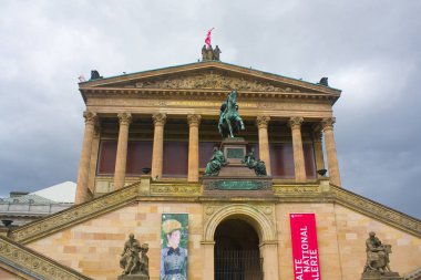 Berlin, Almanya - 25 Eylül 2018: Alte Nationalgalerie Müzesi adasında, Berlin'in Mitte bölgesinde