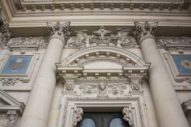 Berlin, Almanya - 25 Eylül 2018: Berlin Cathedral Mitte Berlin Müzesi adada parçası