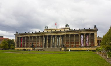Berlin, Almanya - 25 Eylül 2018: Altes Museum (eski müze) Berlin Müze Adası