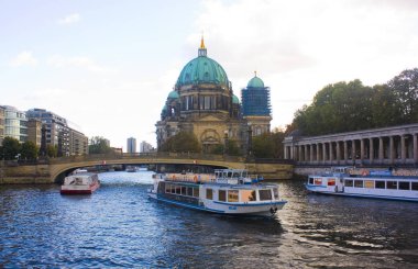 Berlin, Almanya - 25 Eylül 2018: Berlin Katedrali Mitte Berlin Müzesi adada