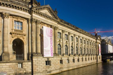 Berlin, Almanya - 25 Eylül 2018: Müzesi Berlin Müzesi adada işaret