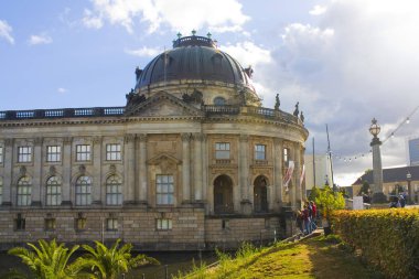 Berlin, Almanya - 25 Eylül 2018: Müzesi Berlin Müzesi adada işaret