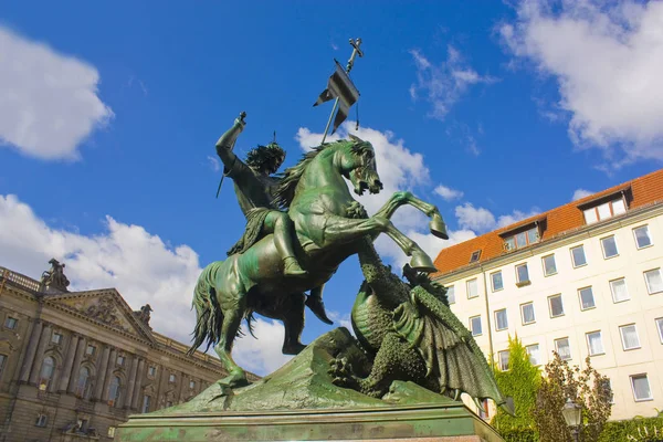 Berlin Almanya Eylül 2018 Heykel Saint George Nikolai Çeyrek Nikolaiviertel — Stok fotoğraf