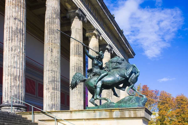 Берлин Германия Сентября 2018 Года Скульптура Возле Музея Альтес Старый — стоковое фото