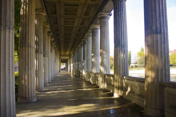 Berlin Deutschland 2018 Kolonnadenhof Vor Dem Eingang Der Alten Nationalgalerie — Stockfoto