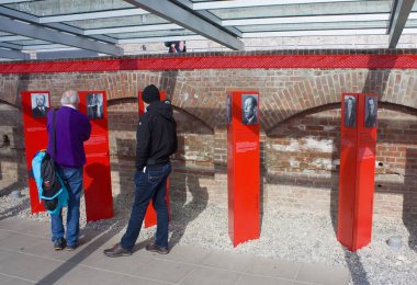 Berlin, Almanya - 25 Eylül 2018: Terör de Berlin, tarihi Müzesi Coğrafya