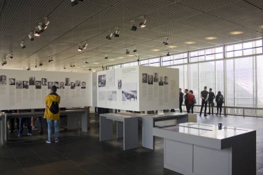 Berlin, Almanya - 25 Eylül 2018: Tarihi Müzesi Coğrafya terör de Berlin, iç