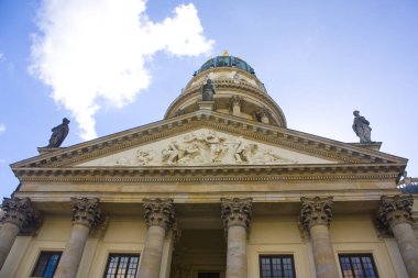 Berlin, Almanya - 25 Eylül 2018: Fransız Katedrali de Berlin Gendarmenmarkt meydanında