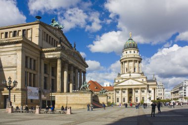 Berlin, Almanya - 25 Eylül 2018: Fransız Katedrali de Berlin Gendarmenmarkt meydanında