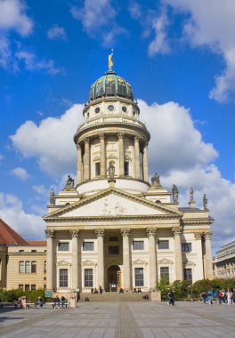 Berlin, Almanya - 25 Eylül 2018: Fransız Katedrali de Berlin Gendarmenmarkt meydanında