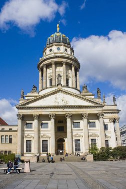 Berlin, Almanya - 25 Eylül 2018: Fransız Katedrali de Berlin Gendarmenmarkt meydanında