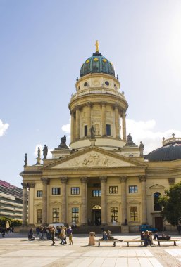 Berlin, Almanya - 25 Eylül 2018: Fransız Katedrali de Berlin Gendarmenmarkt meydanında