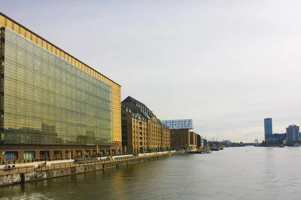 Berlin Deutschland September 2018 Spree Damm Bei Oberbaumbrücke Belin — Stockfoto