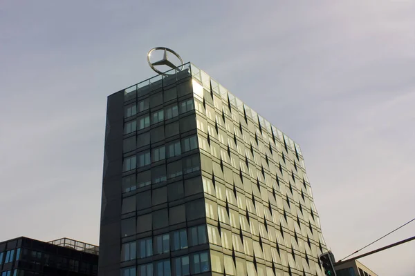 Berlin Niemcy Września 2018 Mercedes Benz Logo Szczycie Budynku Siedziby — Zdjęcie stockowe