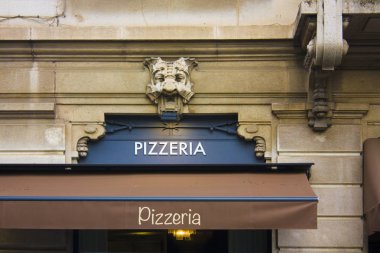 İtalya, Milano - 1 Kasım 2018: Eski pizzacı Milano cephe