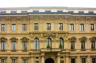 İtalya, Milano - 1 Kasım 2018: Milan Porta Venezia semtinde binanın cephe