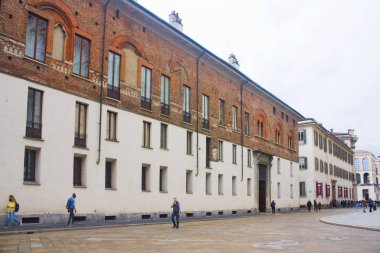 İtalya, Milano - 1 Kasım 2018: Superintendence mimari mirası ve Milan, Bergamo, Como, Lecco, Lodi, Pavia, Sondrio ve Varese Piazza Duomo Milan adlı peyzaj Kütüphanesi