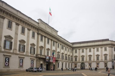İtalya, Milano - 1 Kasım 2018: Piazza del Duomo Milan, Kraliyet Sarayı (Palazzo Reale)