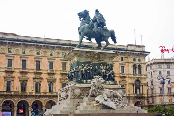 Italia Milán Noviembre 2018 Monumento Rey Italiano Vittorio Emanuele Piazza — Foto de Stock