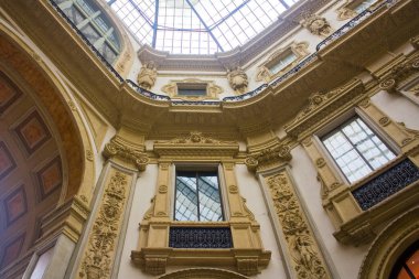 İtalya, Milano - 1 Kasım 2018: Vittorio Emanuele II Galerisi Milano iç