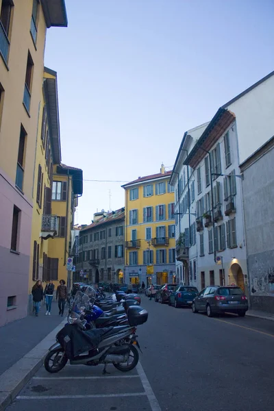 Ιταλία Μιλάνο Νοεμβρίου 2018 Οδός Βράδυ Στο Μιλάνο — Φωτογραφία Αρχείου