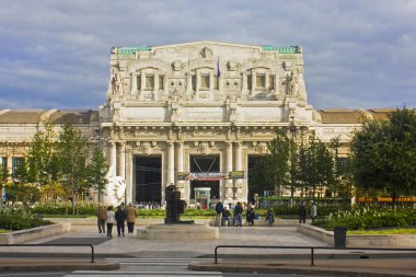 İtalya, Milano - 1 Kasım 2018: Milan Milan Merkez Tren Garı