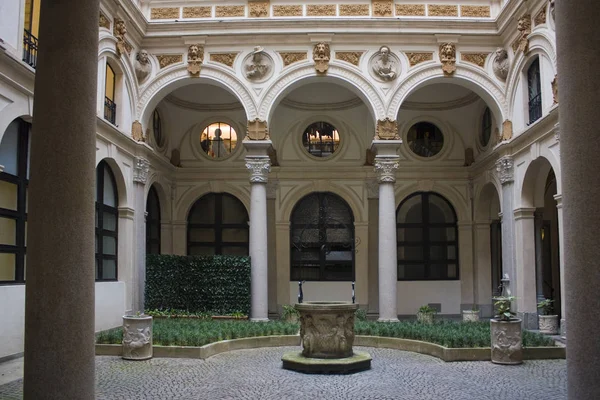 Włochy Mediolan Listopada 2018 Dziedziniec Starego Pałacu Dzielnicy Porta Venezia — Zdjęcie stockowe