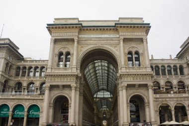 İtalya, Milano - 1 Kasım 2018: Piazza del Duomo Milan, Vittorio Emanuele II Galerisi