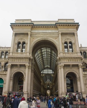 İtalya, Milano - 1 Kasım 2018: Piazza del Duomo Milan, Vittorio Emanuele II Galerisi