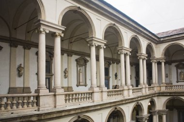 İtalya, Milano - 1 Kasım 2018: Brera Galerisi Milano antika avlusu