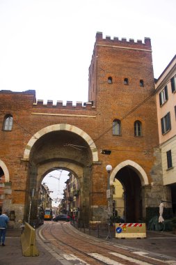 İtalya, Milano - 1 Kasım 2018: Antica Porta Ticinese iki ortaçağ kapı Milan biridir