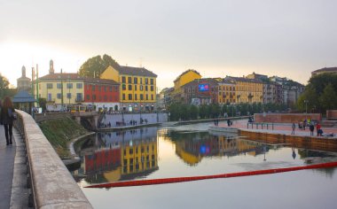 İtalya, Milano - 1 Kasım 2018: Milano Naviglio Grande Canal