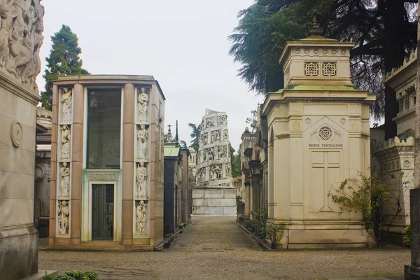 Itália Milão Novembro 2018 Túmulos Criptas Obeliscos Cemitério Histórico Italiano — Fotografia de Stock