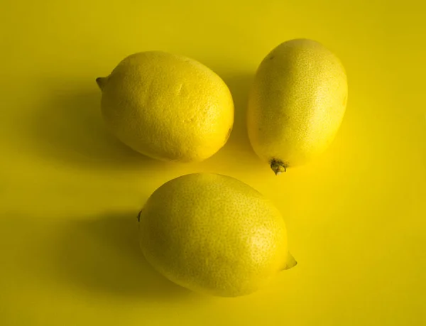 Ripe Yellow Lemons Isolated Yellow Background — Stock Photo, Image