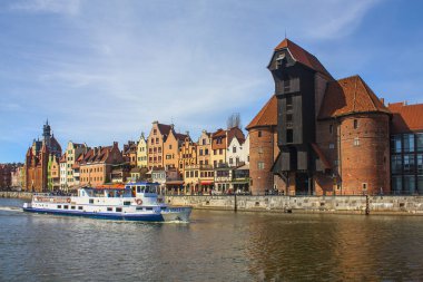 Gdansk, Polonya - 8 Nisan 2018: Motlawa nehir setin Gdansk