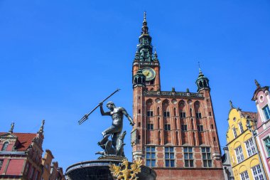 Neptün ve ana Belediye Binası Gdansk, Polonya için ünlü Çeşmesi