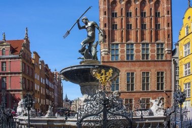 Gdansk, Polonya - 8 Nisan 2018: Neptün - Gdansk sembolü ünlü Çeşmesi
