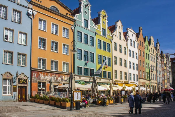 Gdansk Polonia Abril 2018 Gente Relaja Restaurante Calle Dluga Gdansk — Foto de Stock