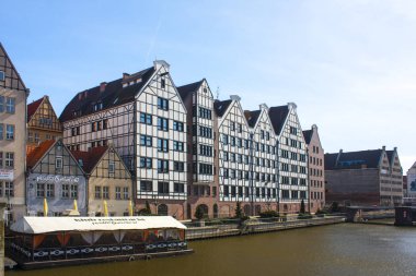 Gdansk, Polonya - 8 Nisan 2018: Güzel binalar eski kasaba Gdansk