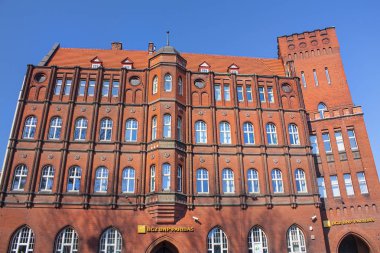 Gdansk, Polonya - 8 Nisan 2018: Gdansk Teknoloji Üniversitesi Ana binadan avluya