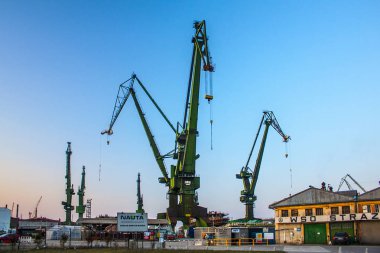 Gdansk, Polonya - 8 Nisan 2018: Stocznia Gdanska endüstriyel fabrika Gdansk