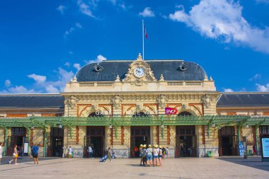 Nice, Fransa - 23 Haziran 2018: Gare de Nice - Ville mimar Louis Bouchot tarafından 1867 yılında tamamlanmış ve Tgv tren şehirlerarası ve yüksek hız yanında servis Nice, ana tren istasyonu dır