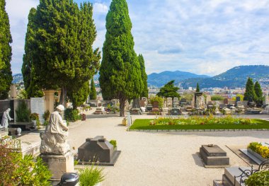 Nice, Fransa - 23 Haziran 2018: Nice Eski Chateau mezarlığı (kale Mezarlığı). Castle Hill şehir merkezinde, tarihi kent merkezine ve kıyı şeridi bakan üzerinde yer almaktadır.