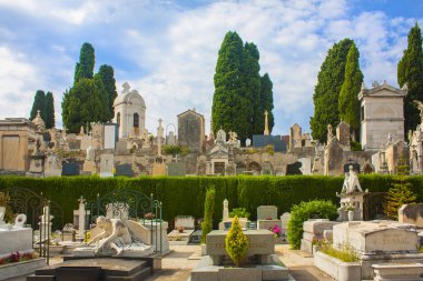 Nice, Fransa - 23 Haziran 2018: Nice Eski Chateau mezarlığı (kale Mezarlığı). Castle Hill şehir merkezinde, tarihi kent merkezine ve kıyı şeridi bakan üzerinde yer almaktadır.