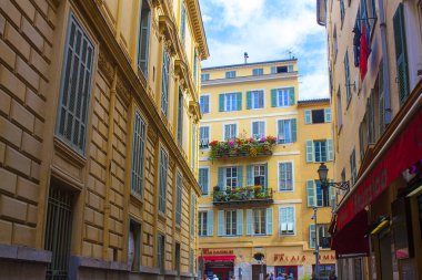 Nice, Fransa - 23 Haziran 2018: Eski şehir mimarisi, Fransız Rivierası'nda güzel