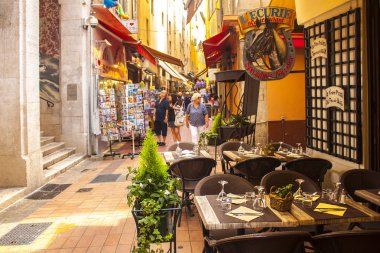 Nice, Fransa - 23 Haziran 2018: Açık Fransız Cafe eski şehir Nice, Fransa