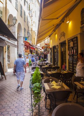 Nice, Fransa - 23 Haziran 2018: Açık Fransız Cafe eski şehir Nice, Fransa