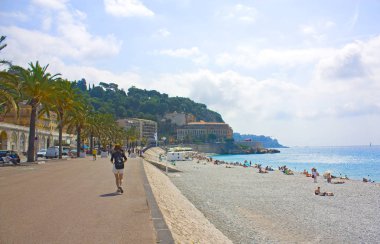 Nice, Fransa - 23 Haziran 2018: Promenade des Anglais'e güneşli günde görünümünü