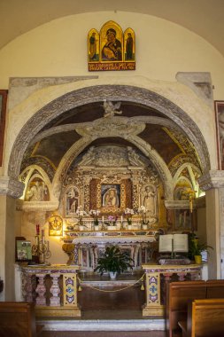 Sirmione, İtalya - 28 Haziran 2018: İç, kilise, Sant Anna Sirmione'da