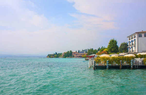 Sirmione Italia Junio 2018 Embankment Yacht Pier Sirmione Lake Garda —  Fotos de Stock